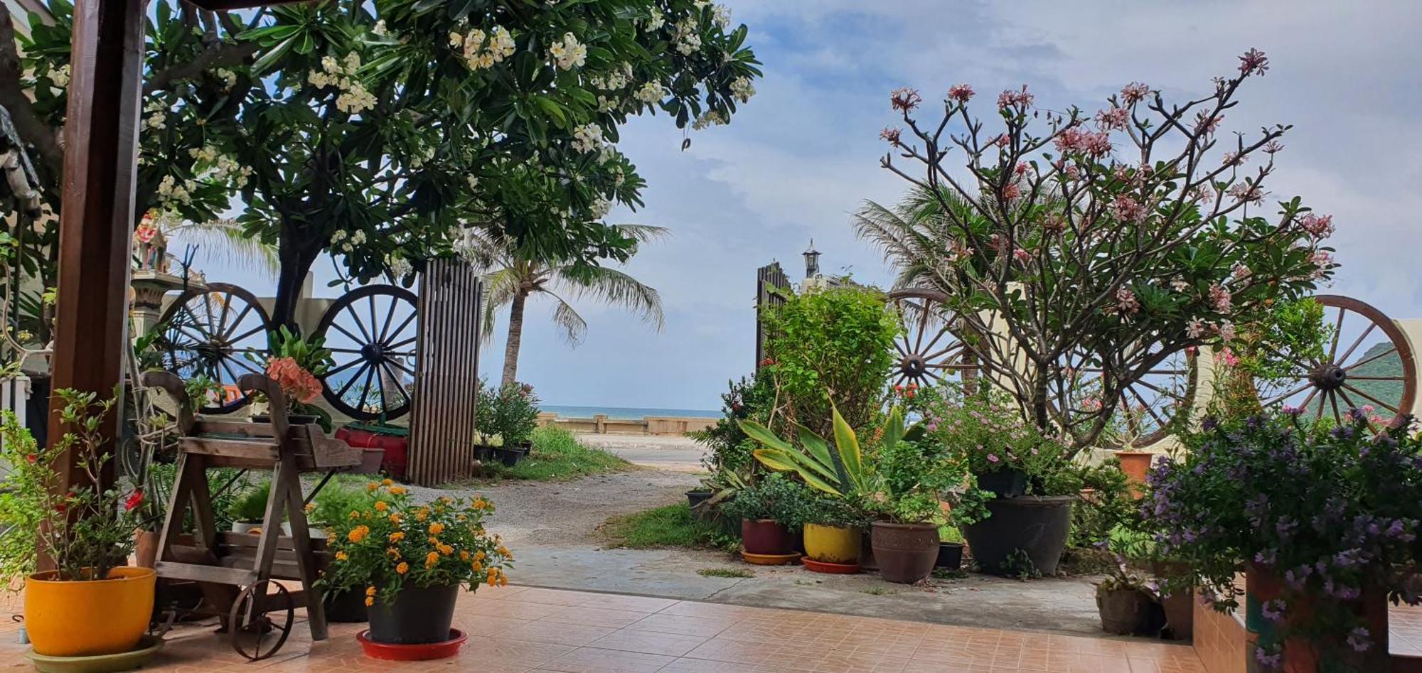 Seesea Thai Wooden House On Beachfront Prachuap Khiri Khan Exterior photo