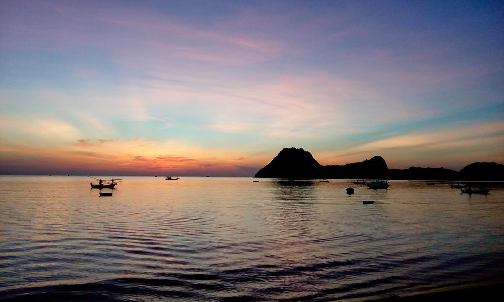 Seesea Thai Wooden House On Beachfront Prachuap Khiri Khan Exterior photo